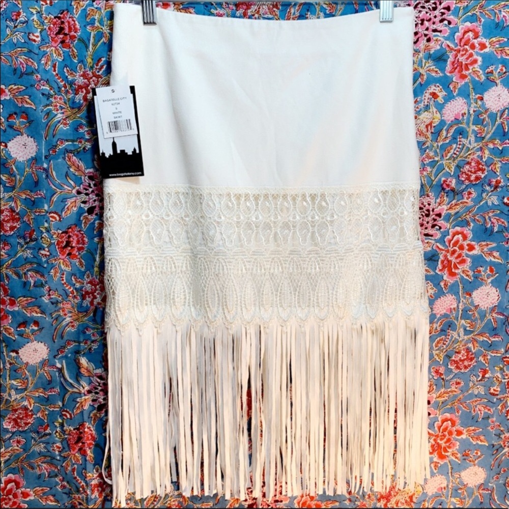 Women’s Bagatelle NWT White Suede Fringe Skirt